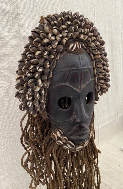 Superb Dan Mask Deangle Cowry Shells 21" H 5