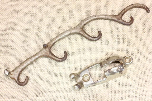 4 Coat Hooks Clothes Hanger Fold Up Arm Old Laundry Bath Vintage 1921 Patent 17