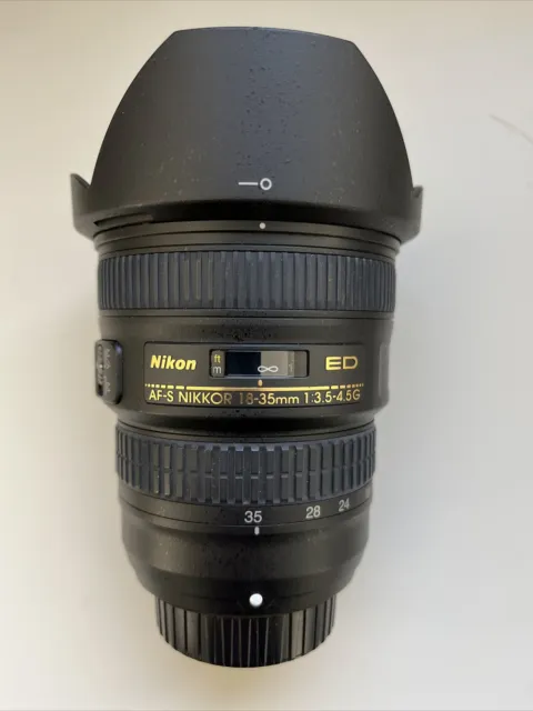 Nikon AF-S NIKKOR 18-35mm f/3,5-4,5G ED Objectif