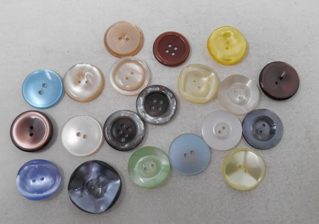 Lot De Boutons Anciens - Fabrication Française - Vintage - Collection