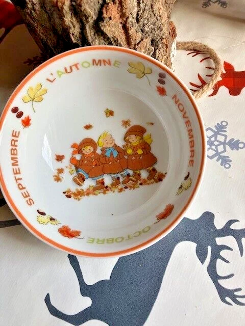 Coffret Les Triples, Assiette Plate Et Creuse, Tasse, Neuf En Boîte, Motif Degrennes