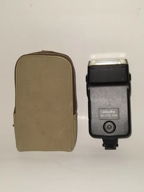 Vintage MINOLTA AUTO 28 Flash  With Soft Sided Case Made In JAPAN works