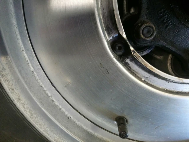 Roue Arrière Jante Honda VF 750 F RC15 VF750 - Modèle DID 3x18, Argentée, D'occasion Fonctionnelle