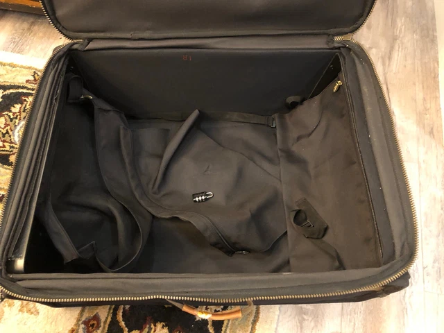 Dakota by Tumi B27“ Black Upright Wheeled Carry On Suitor Suitcase 3
