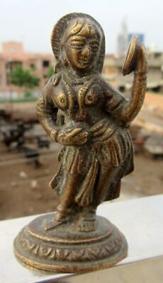 Statua della statuetta dell'angelo della dea indù di Apsara in ottone... 