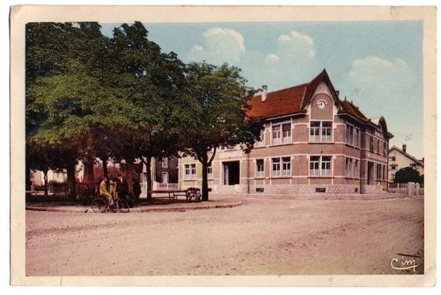 CPA 25 - VALENTIGNEY (Doubs) - La Place Emile Peugeot et l'Hôtel de Ville