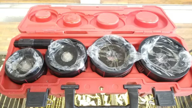 Milwaukee 49-16-2695 2-1/2 inch to 4 inch Knockout Set