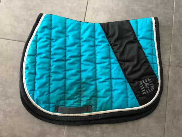 Tapis De Selle Bleu Turquoise Et Noir Fouganza Jump Hrc Pour Poney Et Cheval