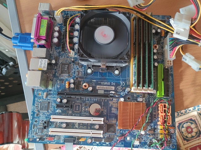 Barrette Mémoire RAM 4GB DDR3 Gigabyte Pour Carte Mère GA-MA790FXT-UD5P