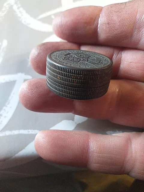Petite Ancienne Boite Armoiries Anglaise Avec Mini Monnaie. 3