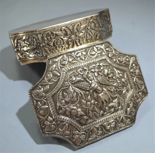Burmese/Thai Sterling Silver Repousse Hand Chased Hinged Box 20th Century