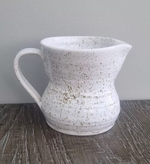 Vintage weiß grün gesprenkelt glasiertes Steinzeug Milchkrug Bauernhaus Dekor Vase