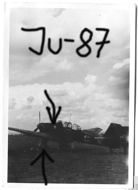 orig-foto-luftwaffe-flugzeug-junkers-ju-87-stuka-am-flugplatz-bomber