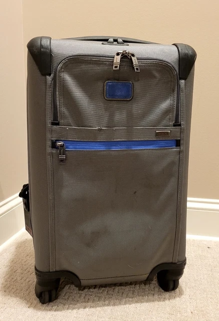 Tumi Alpha 2 International Expandable 4 Wheel Spinner Carry-on 22060GA2 Gray