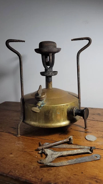 ANTIQUE/ VINTAGE - A vintage 'Burmos' British made brass paraffin stove