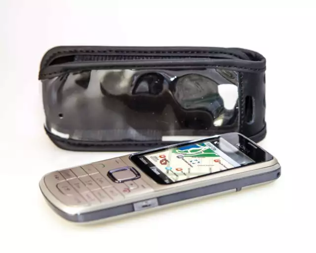 caseroxx Borsa in pelle con clip da cintura per Nokia 2710 in nero fatto di vera