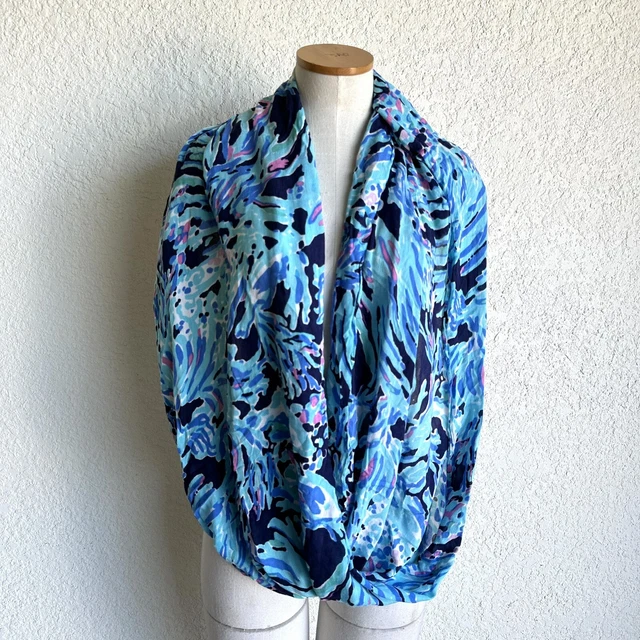 Lilly Pulitzer Infinity Scarf Blue Pink 100% Rayón Lightweight Logo Print Lilly Pulitzer Infinity Scarf Blue Pink 100% Rayón Lightweight Logo Print