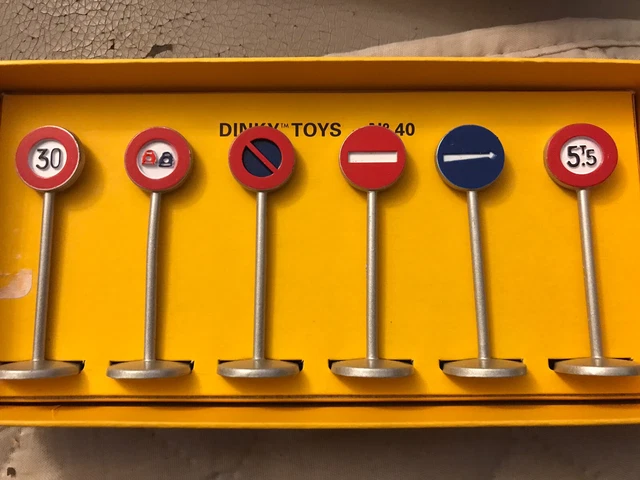 Panneaux de signalisation routière DINKY TOYS