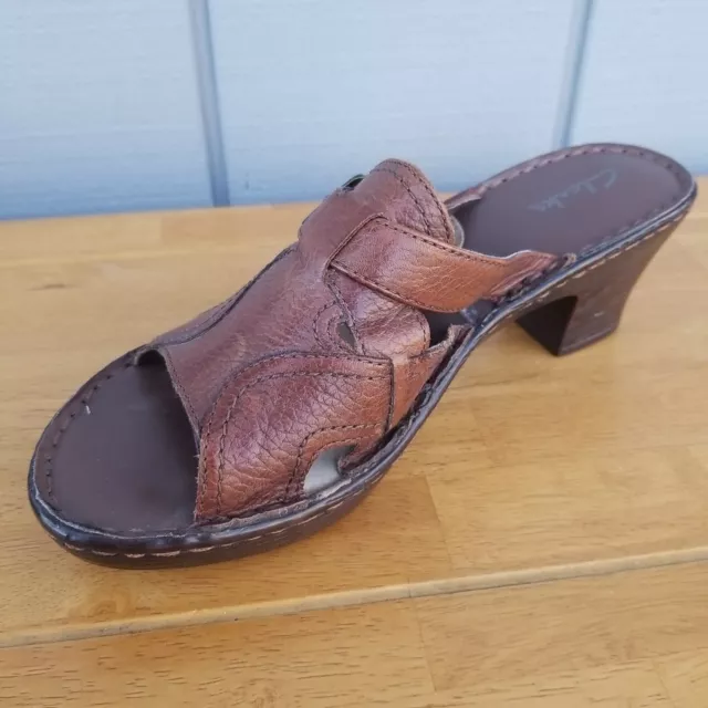 CLARKS brown Leather Heels womens size 8 M Sandals VERY NICE!