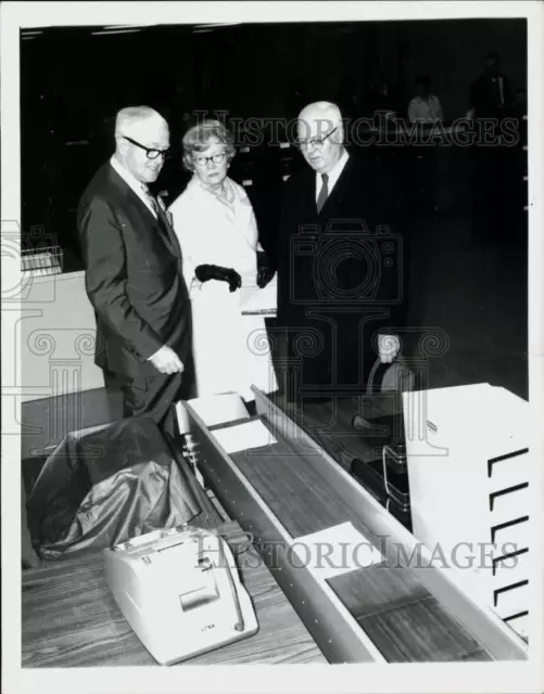 1970 Press Photo Classified Ad Manager John Mannix, Mr. & Mrs. Charles Healy Jr.