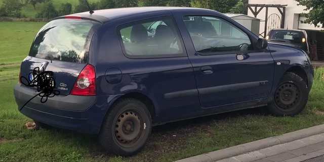 Winterauto Renault Clio blau