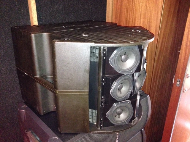 スピーカー・ウーファー BOSE ACOUSTIMASS PROFESSIONAL POWERED BOSE ACOUSTIMASS PROFESSIONAL Powered Speaker System (X2