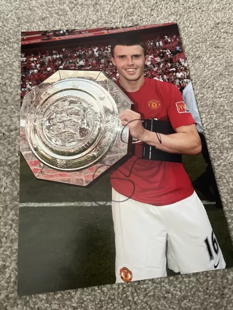 Michael Carrick Manchester United Genuine Hand Signed 12 X 8 photo