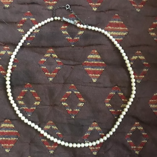 MAGNIFIQUE ANCIEN COLLIER RAS DE COU PERLES DOUBLE SÉCURITÉ Taille 48,5 cm