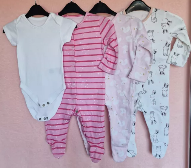 Pacchetto vestiti per bambine età 0-3 mesi. Usato. Marchi misti.