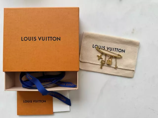 LOUIS VUITTON Not for sale Louis Vuitton Cup LVCUP Pin batch Brooch Metal  Gold 