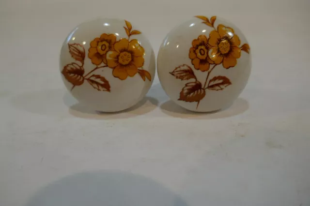 Pair of Daisy Floral  Ceramic Door Knobs Drawer Cabinet Kitchen Pull Handles