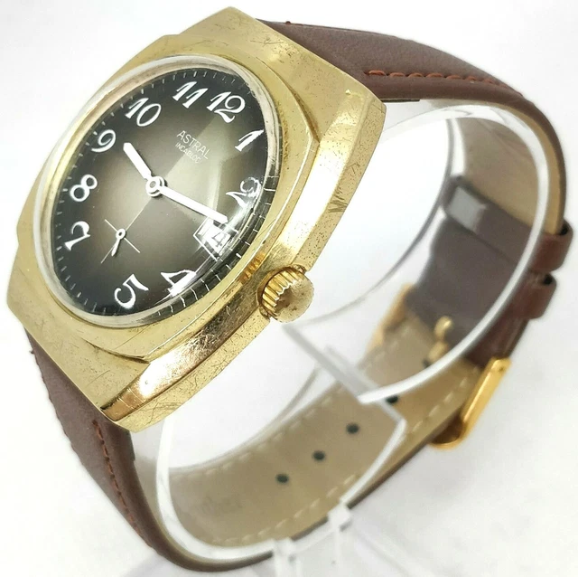 Montre Mécanique Homme ELIX - Boîtier TV Années 70 - Acier, Cadran Blanc, Bracelet Cuir - Neuf