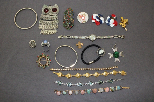Grandmas Junk Drawer -  Lot Of Vintage Jewelry And Accessories