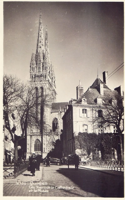 "Quimper. Les Tours de la Cathedrale" Carte Postale Vintage *Worldwide ship*