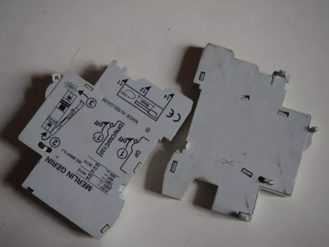 Lot de 2 auxiliaires MERLIN GERIN 26924