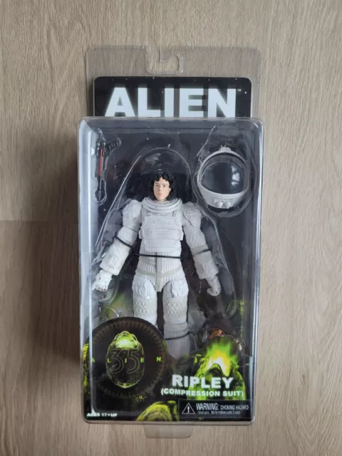 Neca Ellen Ripley Space Suite ALIENS Xenomorph Figur HR Giger Facehugger NEU OVP 3