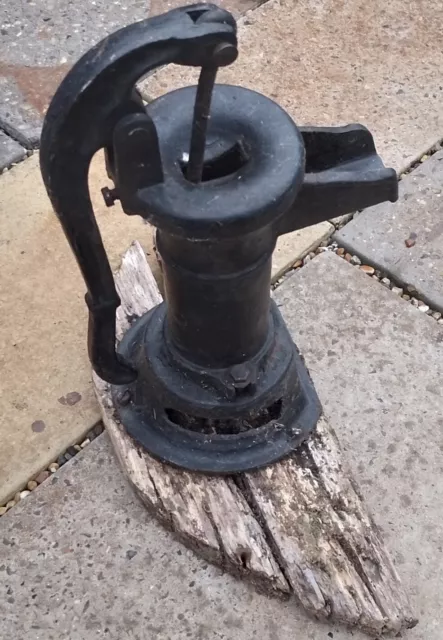 Vintage old Metal Cast Iron Water Pump Garden Feature 8kg Small 16" Decorativ Di