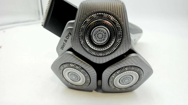 Philips Norelco Exclusive 9800 Rechargeable razor for face