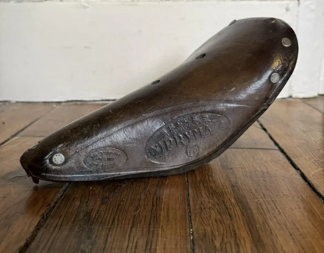 Ancienne Selle De Velo De Course En Cuir Marque Pryma N.c