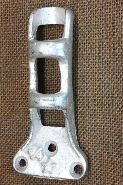 Old Flag Bracket 3/4” Pole Banner Holder Galvanized Cast Iron Vintage NOS Stock 2