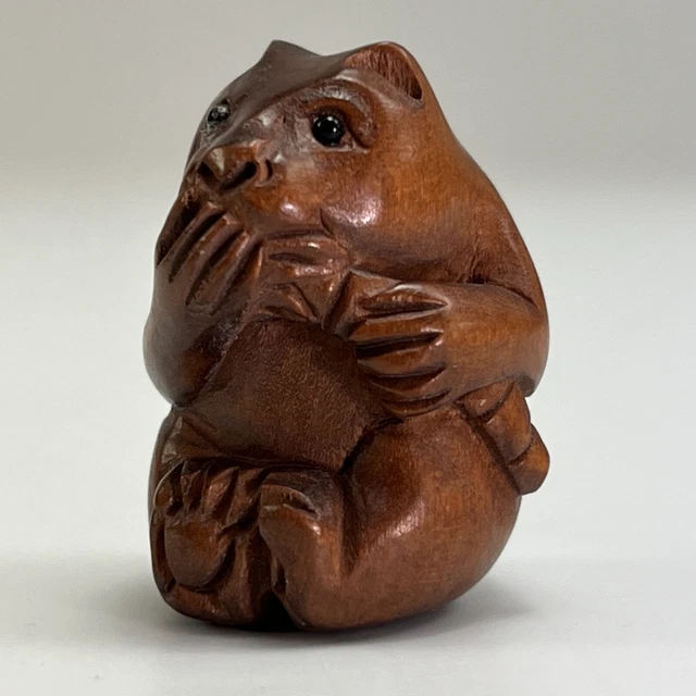 Japanese Netsuke Wombat Eating Tuber Hand Carved Boxwood 1” Signed 石川 Ishikawa