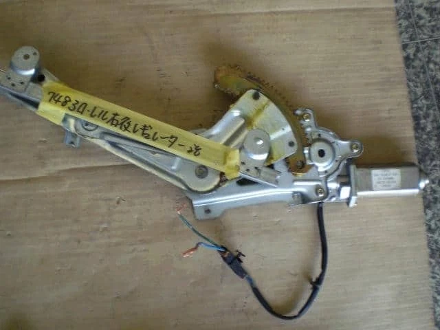 NISSAN Laurel 2000 GF-GC35 Rear Right Door Regulator [Used] [PA01105513]