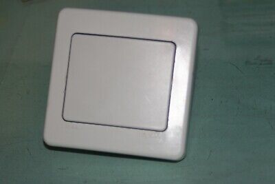 Legrand 1 Poussoir lumineux LEGRAND Sagane plexo encastré réf  926 82  neuf de Stock 