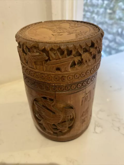 CHINA Chinese EARLY 20th CENTURY Carved bamboo cylindrical Box