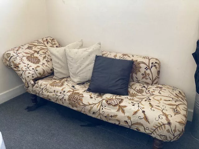 Antique chaise longue ideal for a restoration project.