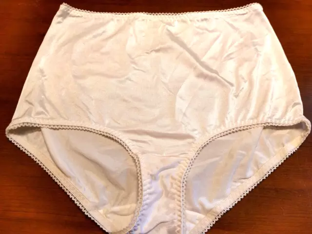 VTG VASSARETTE BRIEFS Style 40-801 Shiny White Nylon Panties Sz
