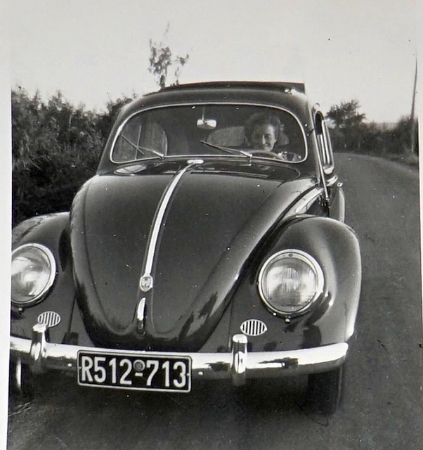 1951 voll unterwegs mit dem VW Käfer Auto Oltimer PKW Foto