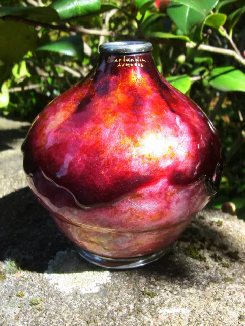 Joli petit vase boule Art Nouveau en émail de Limoges signé Sarlandie 2