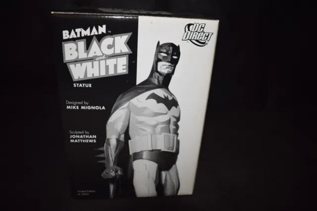 BATMAN BLACK AND WHITE mike mignola statue cm DC NEW $