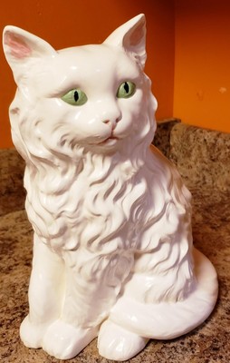 white persian cat statue